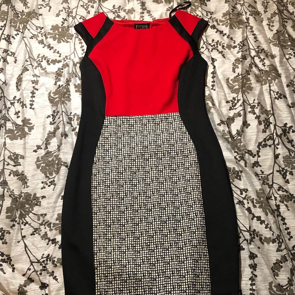 Enfocus Red/Black dress with checkered pattern. Lightly worn. Size 8